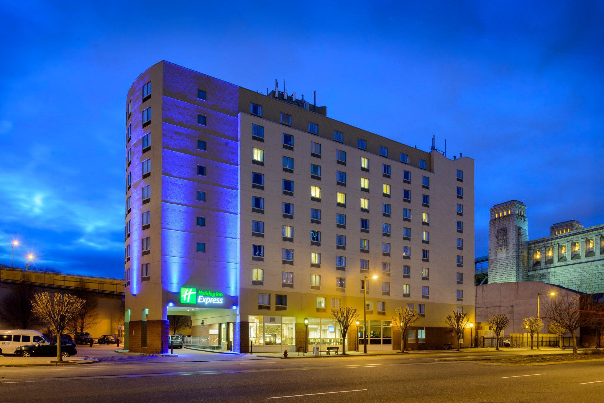 Holiday Inn Express Philadelphia - Penns Landing Photo