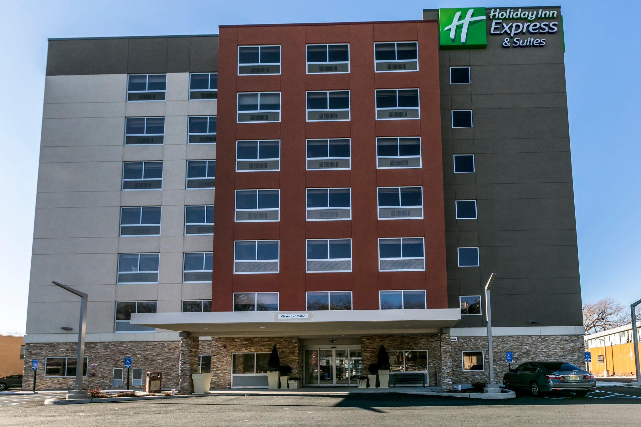 Holiday Inn Express & Suites Jersey City North - Hoboken Photo