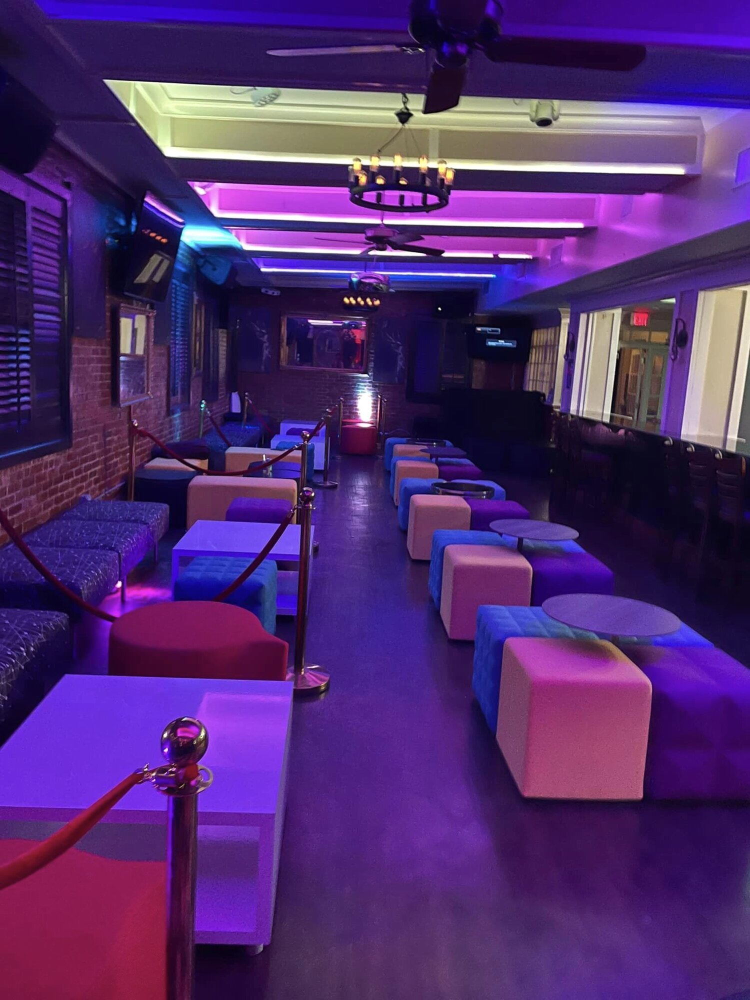 RHINO RESTAURANT & LOUNGE Image