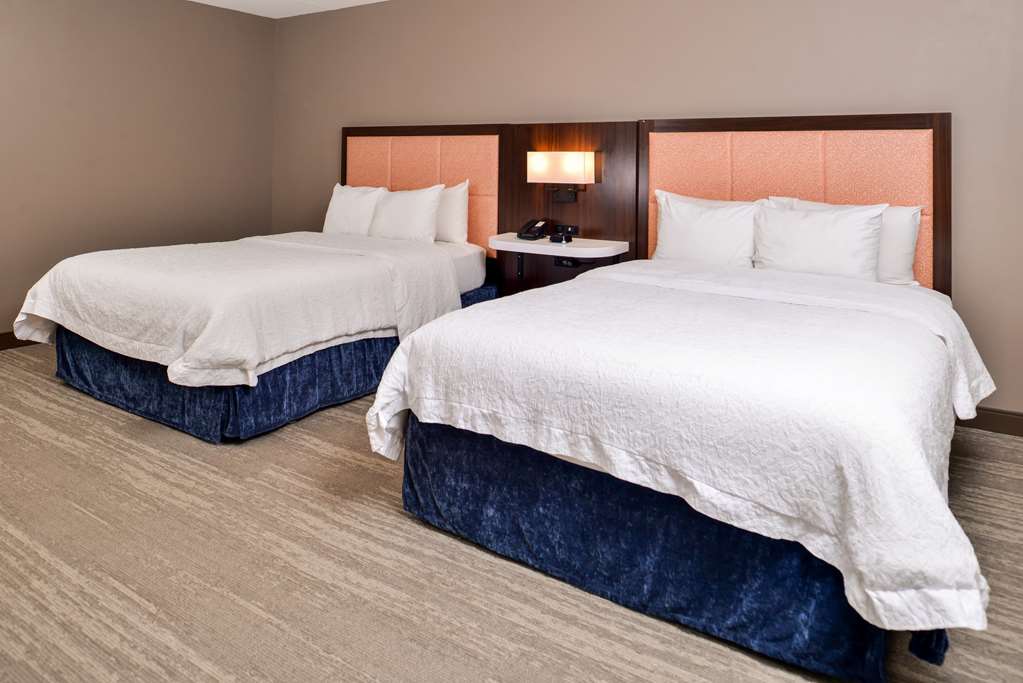 Hampton Inn Emporia Image