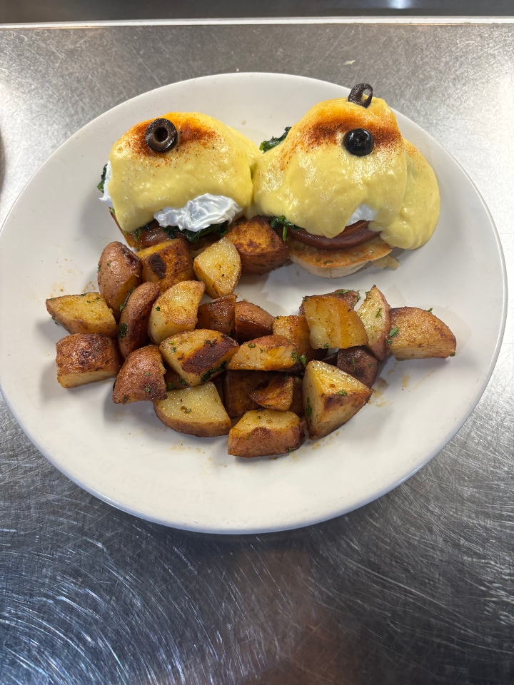 Canadian Bacon w Florentine Benedict