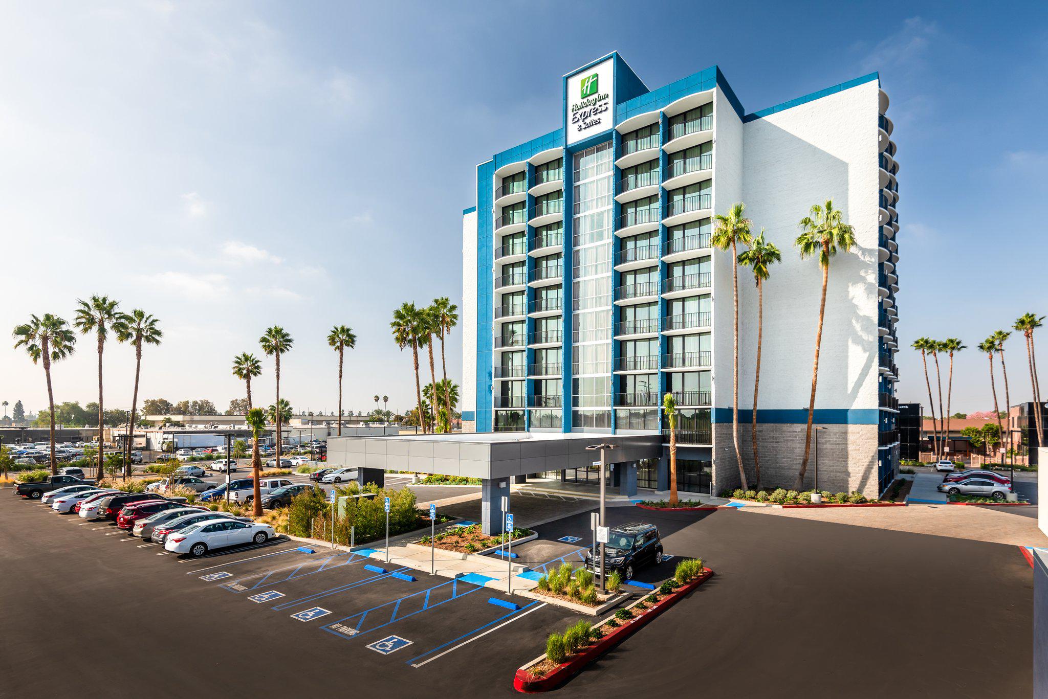 Holiday Inn Express & Suites Santa ANA - Orange County Photo