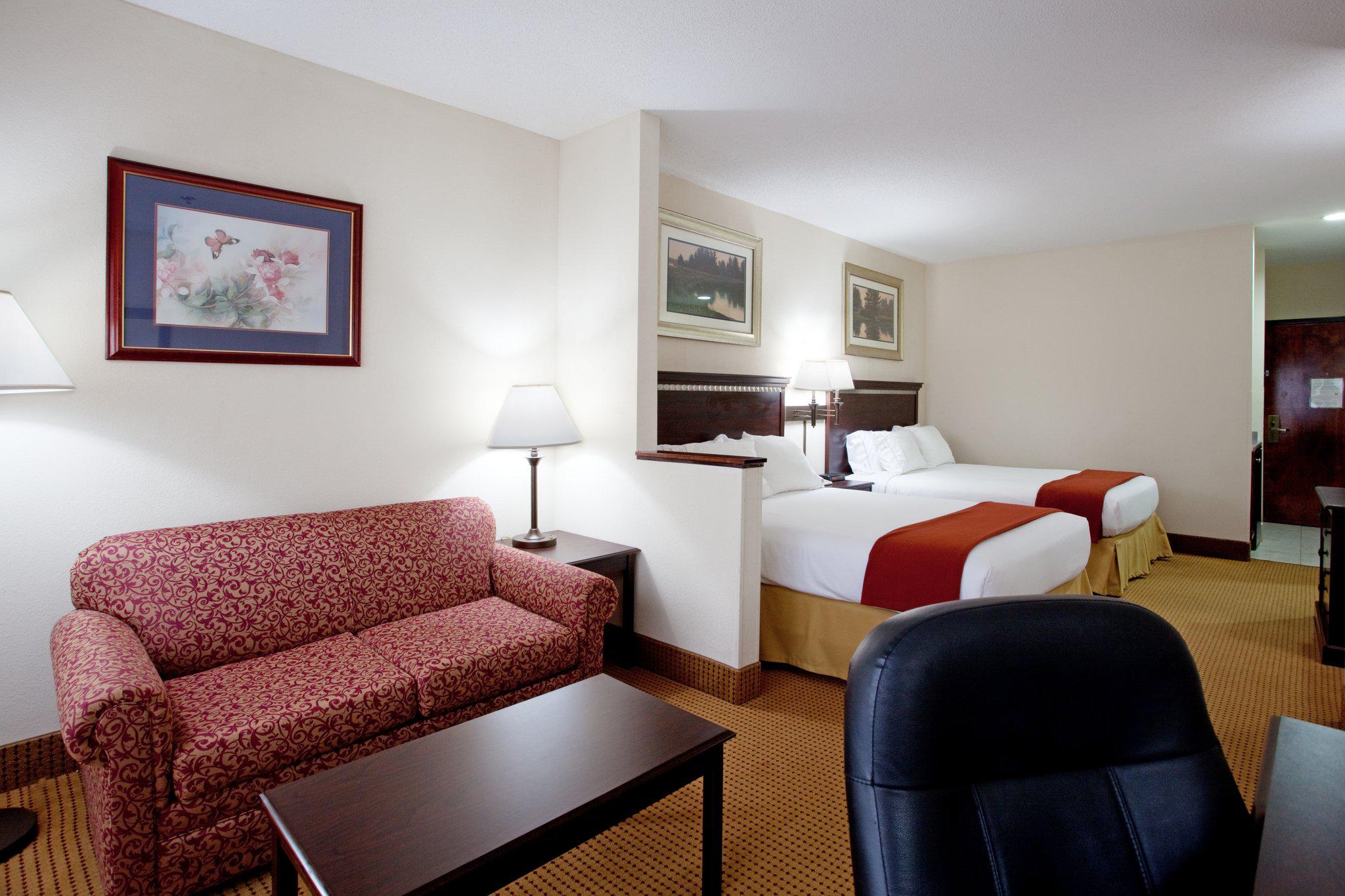 Holiday Inn Express & Suites Lexington-Hwy 378 Photo