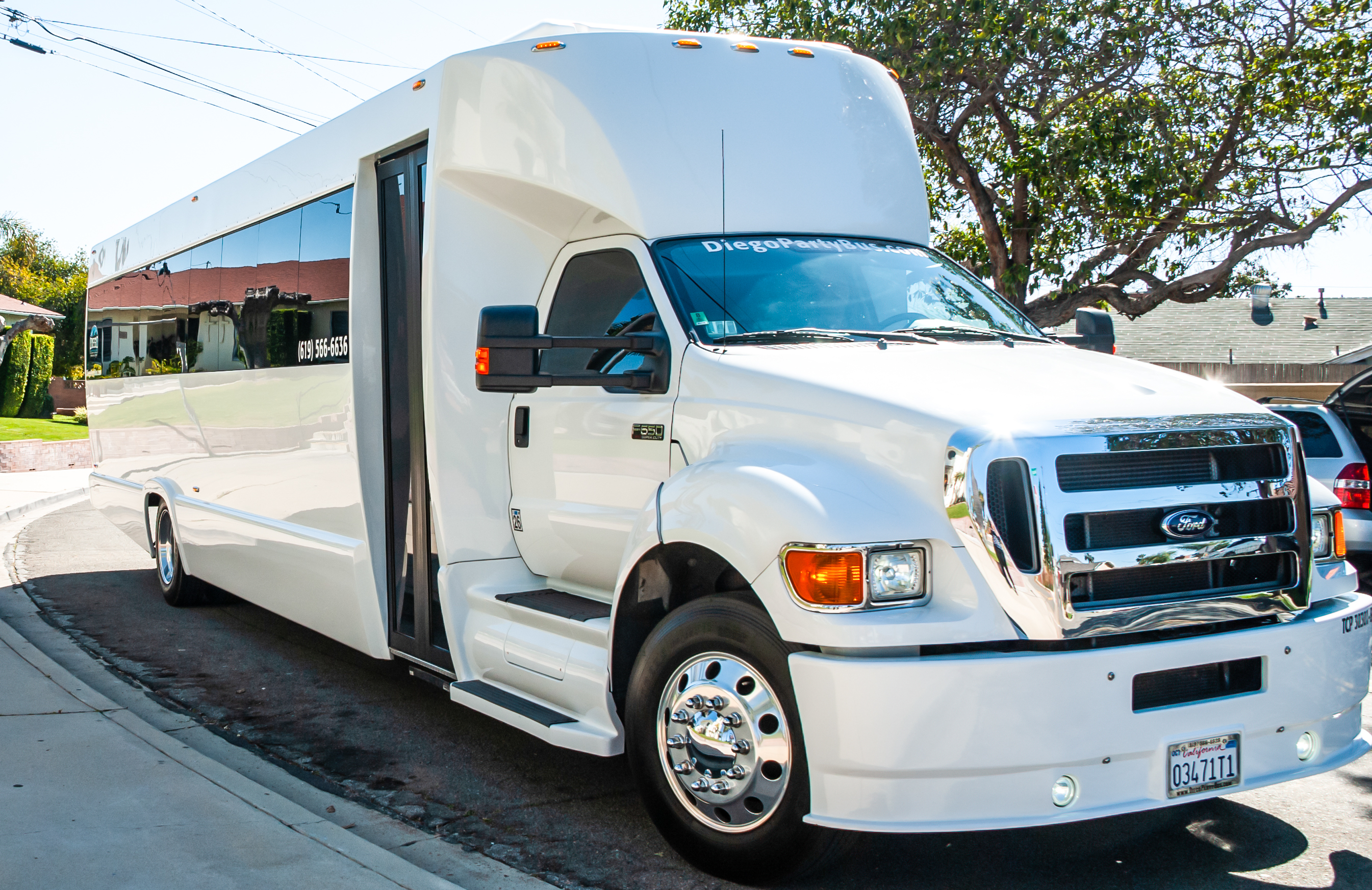 Diego Party Bus & Limo Image