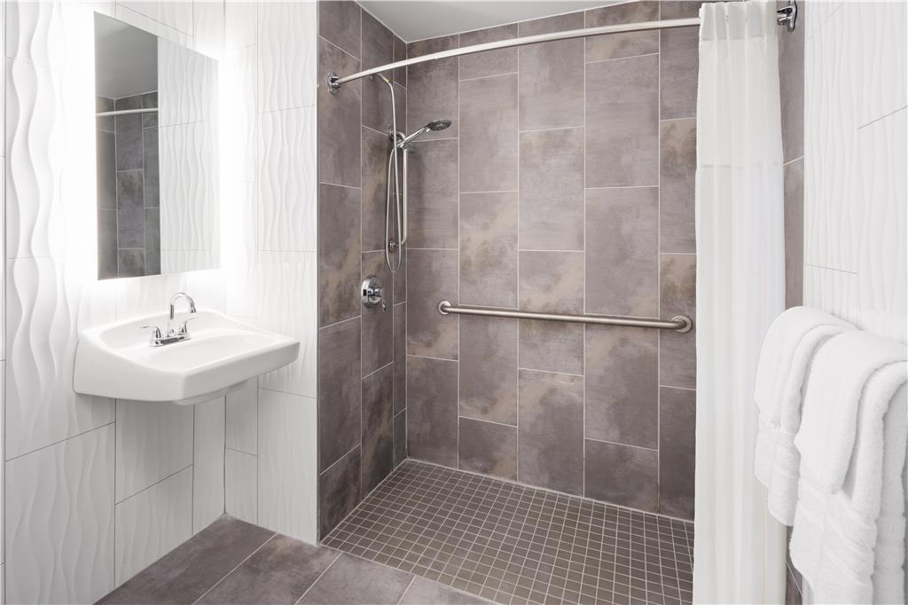 GLo¯ Best Western Bronx NYC Image