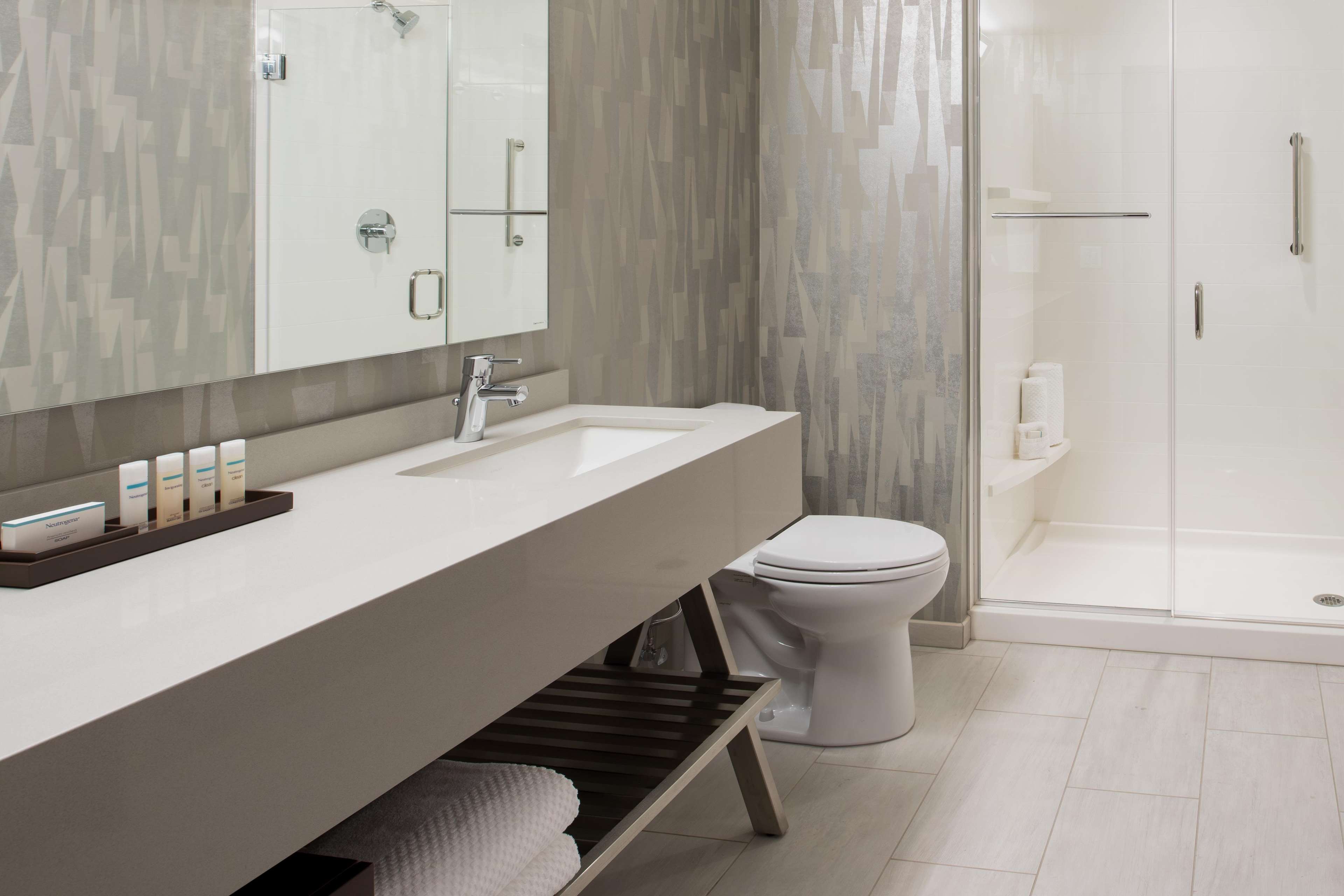 Embassy Suites by Hilton Seattle Downtown Pioneer Square Photo