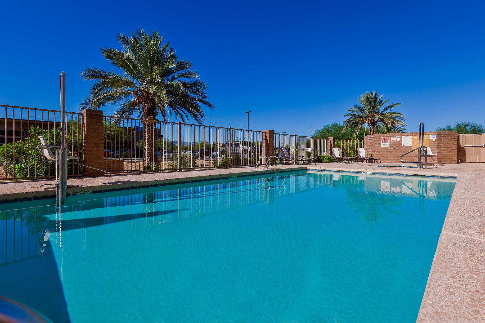 Candlewood Suites Tucson Photo