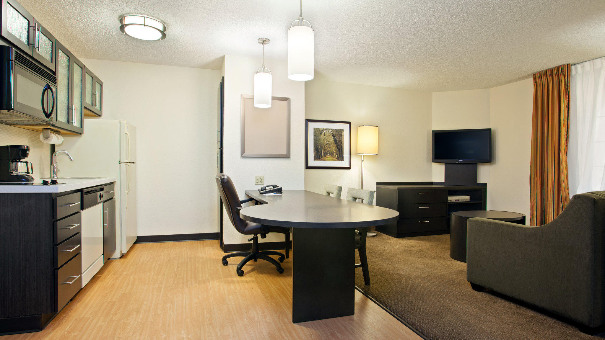 Candlewood Suites Charlotte-University Photo