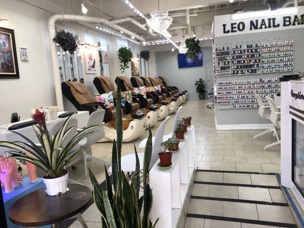 Leo Nail Bar Logo