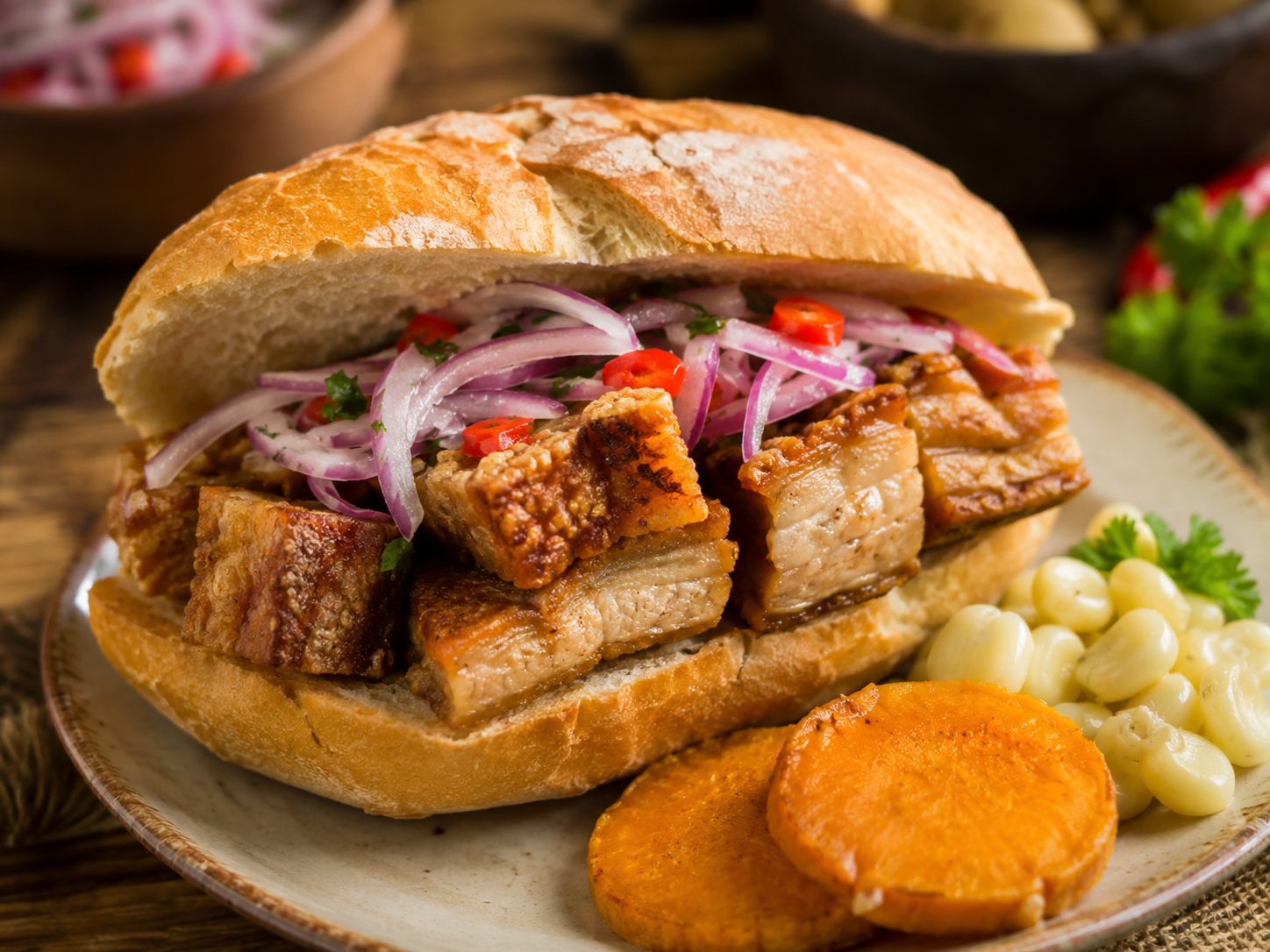 Pan Con Chicharron