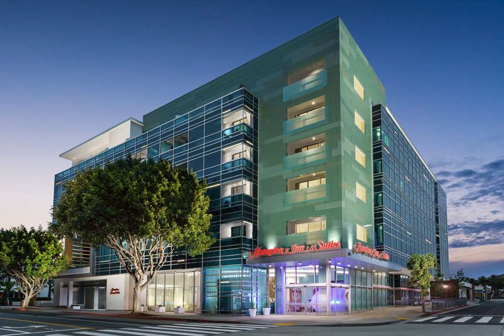 Hampton Inn &amp; Suites Santa Monica Logo