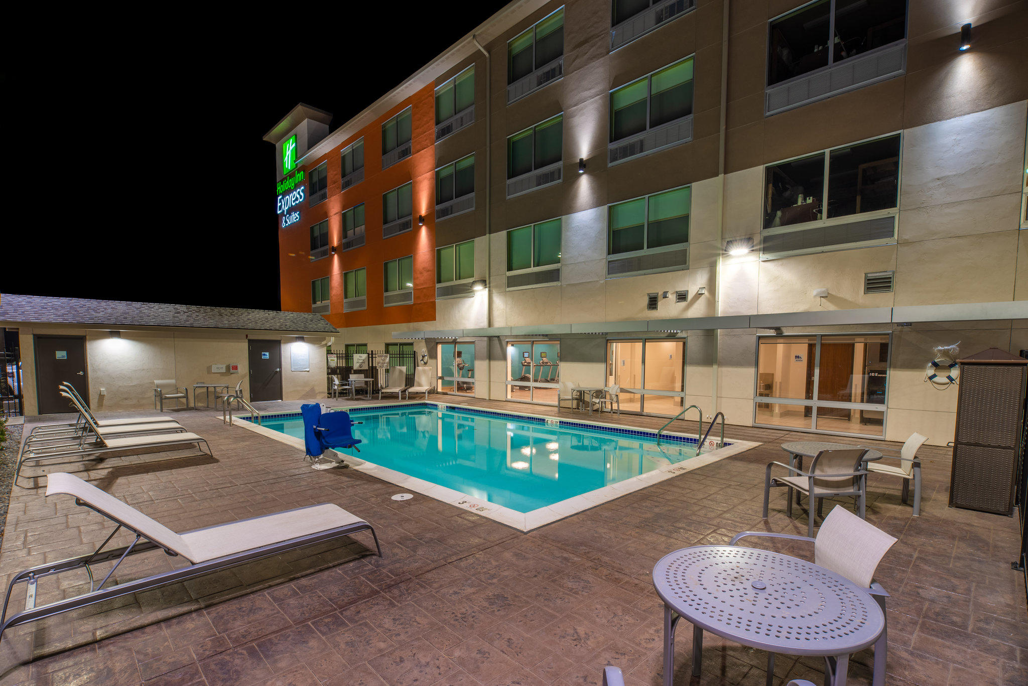 Holiday Inn Express & Suites Moses Lake Photo