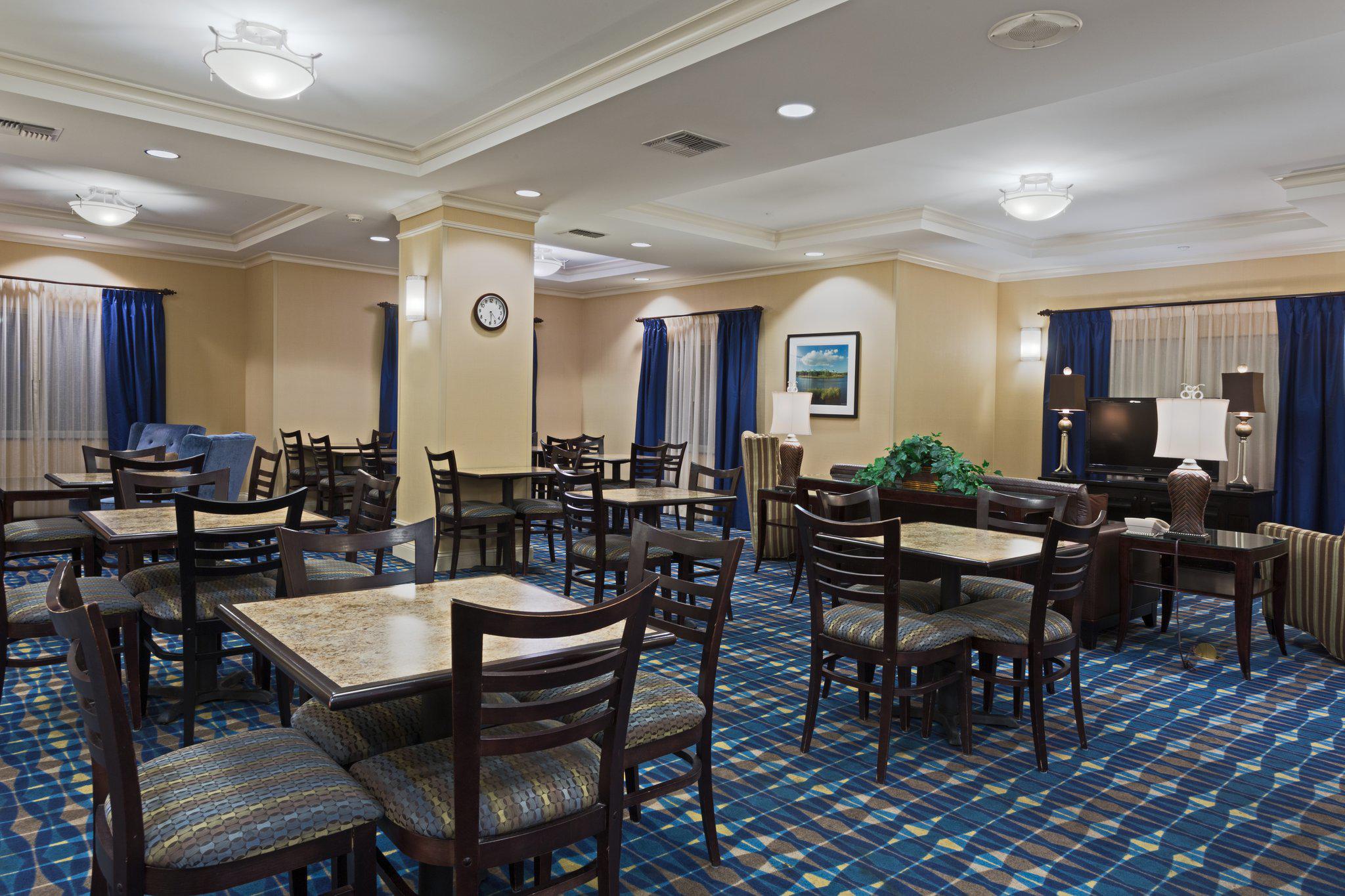 Holiday Inn Express & Suites Fort Pierce West Photo