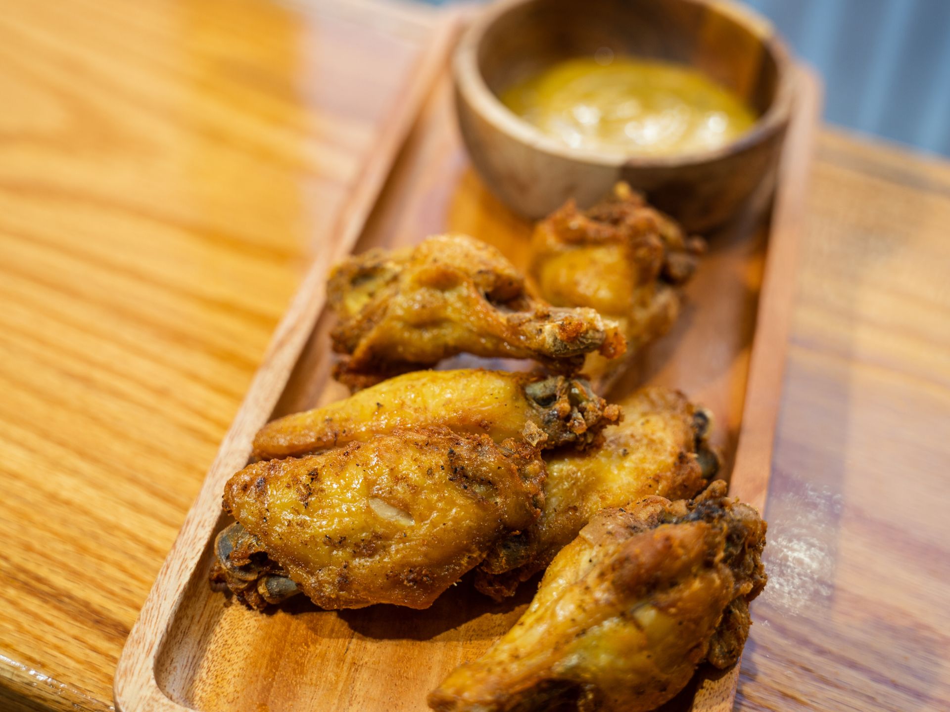 4 chicken Wings/w French Fries