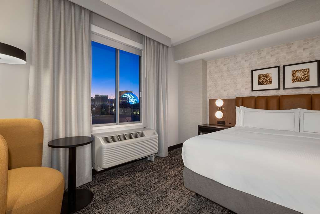 DoubleTree by Hilton Las Vegas East Flamingo Image