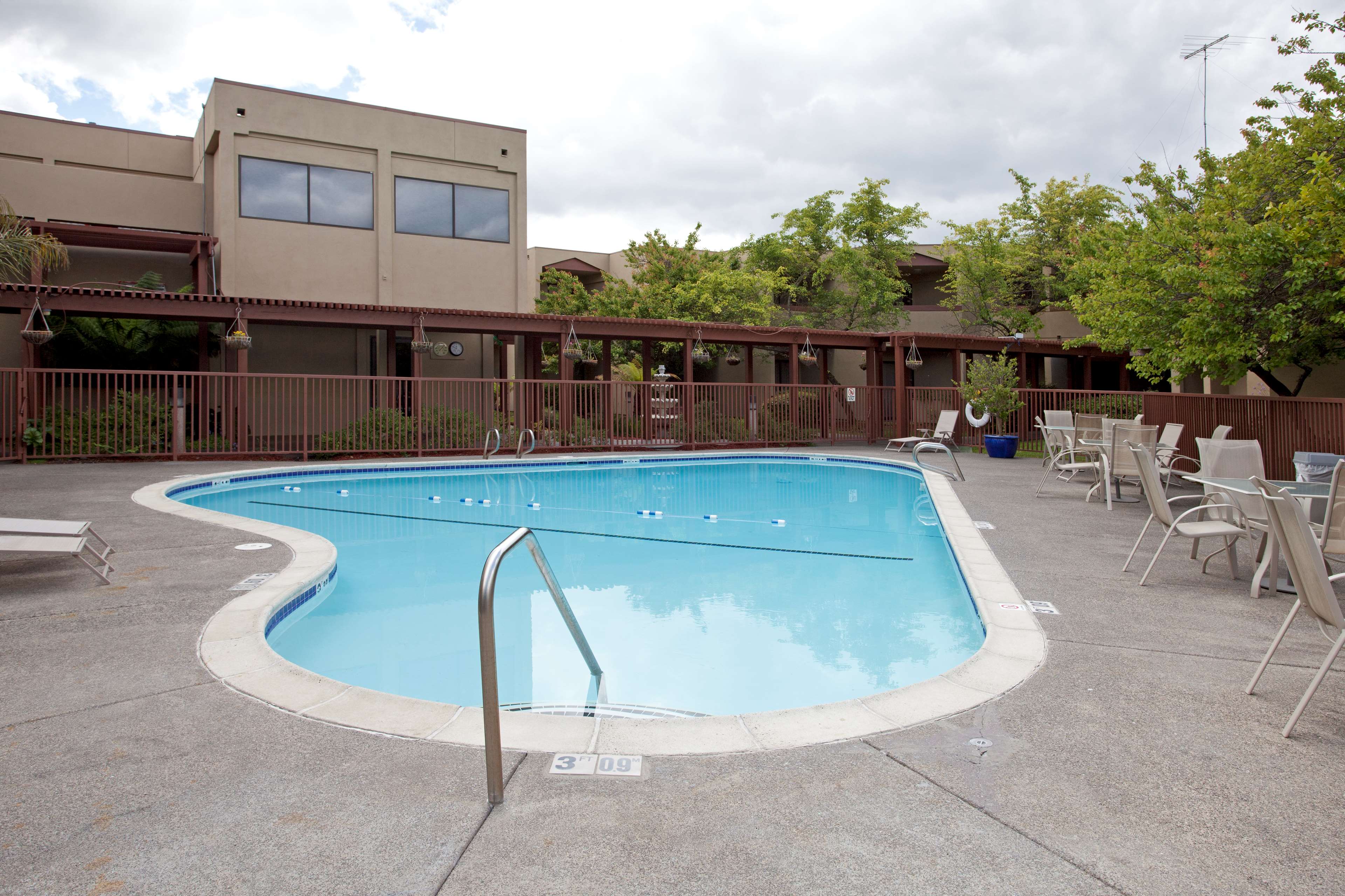 Best Western Plus Wine Country Inn & Suites Photo