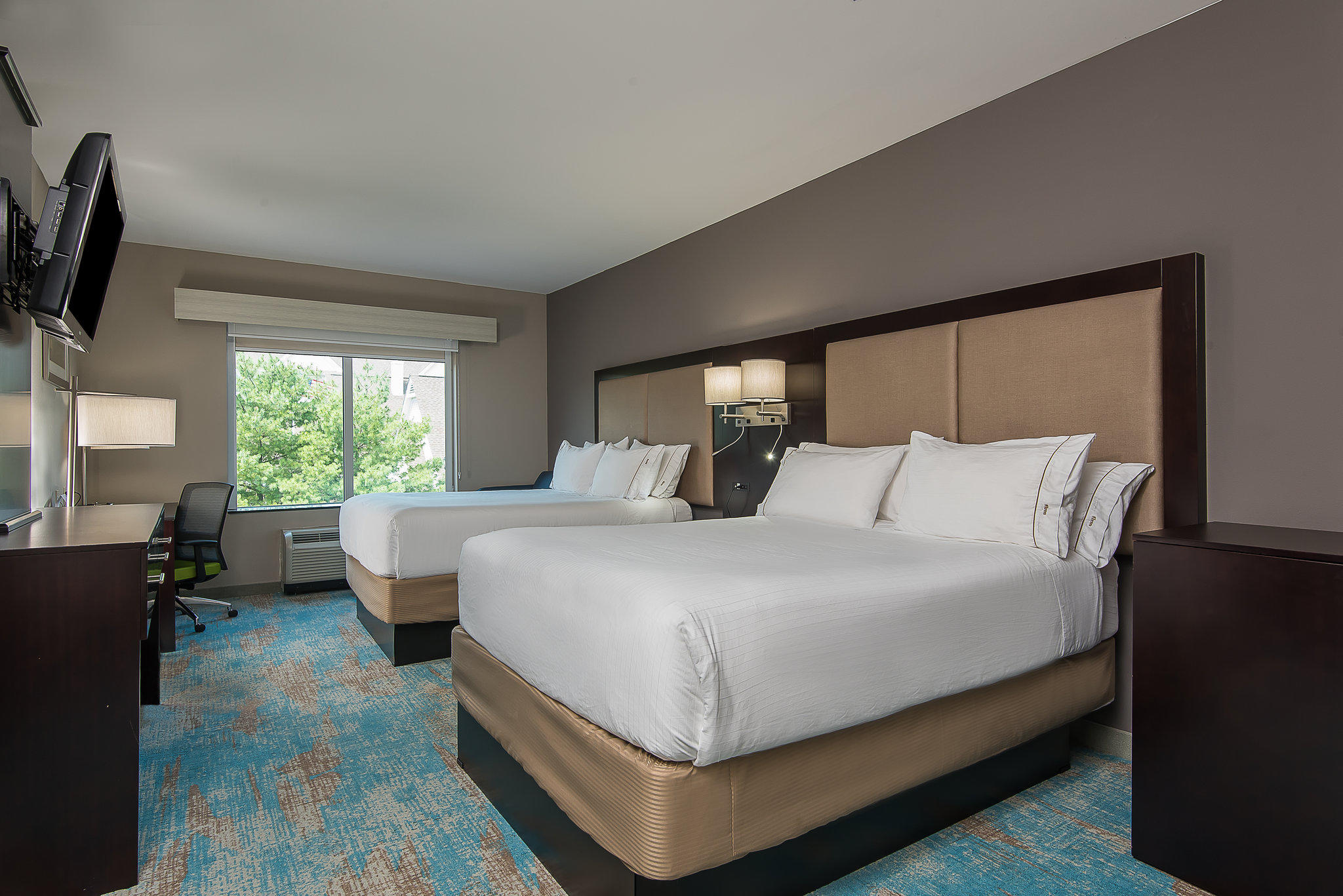 Holiday Inn Express & Suites Norwood-Boston Area Photo