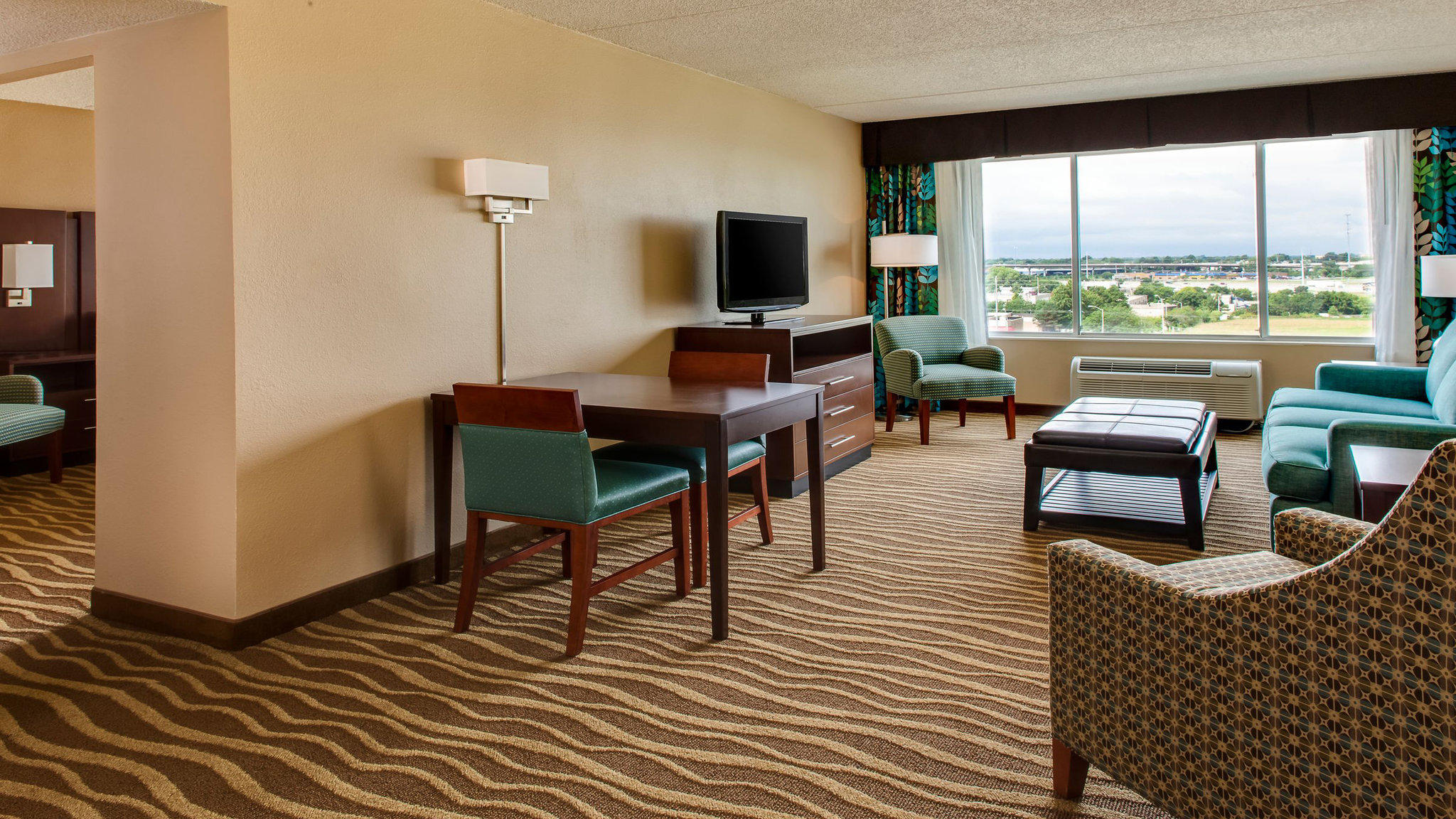 Holiday Inn & Suites Overland Park-West Photo