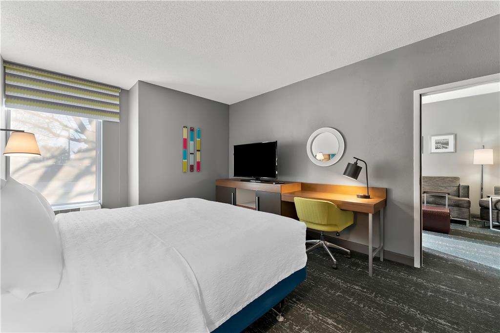 Hampton Inn & Suites Newtown Image