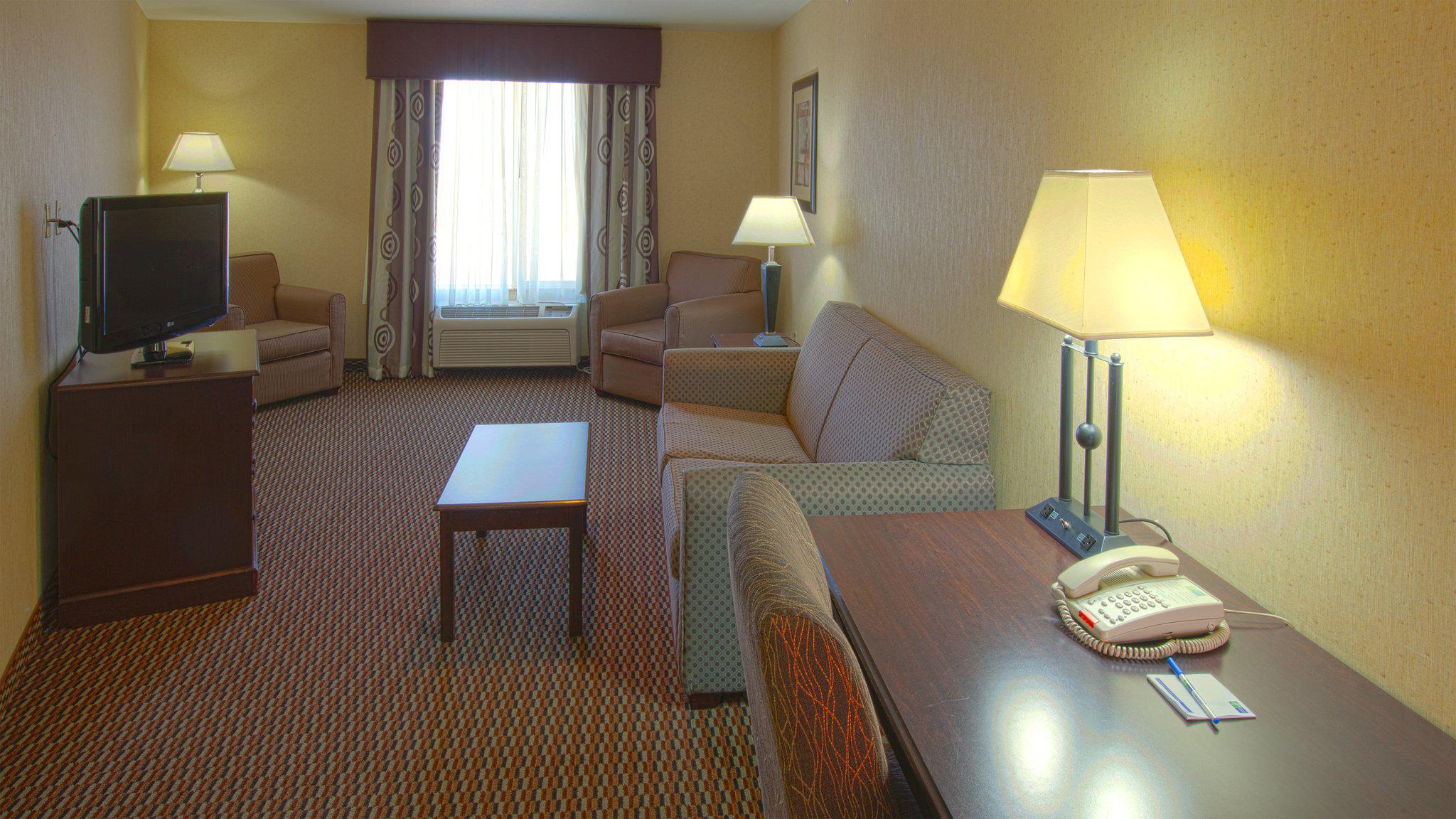 Holiday Inn Express & Suites Nampa - Idaho Center Photo