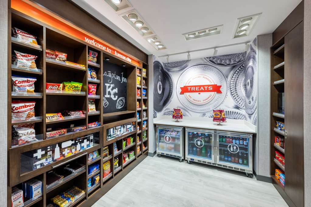 Hampton Inn Kansas City Southeast Image