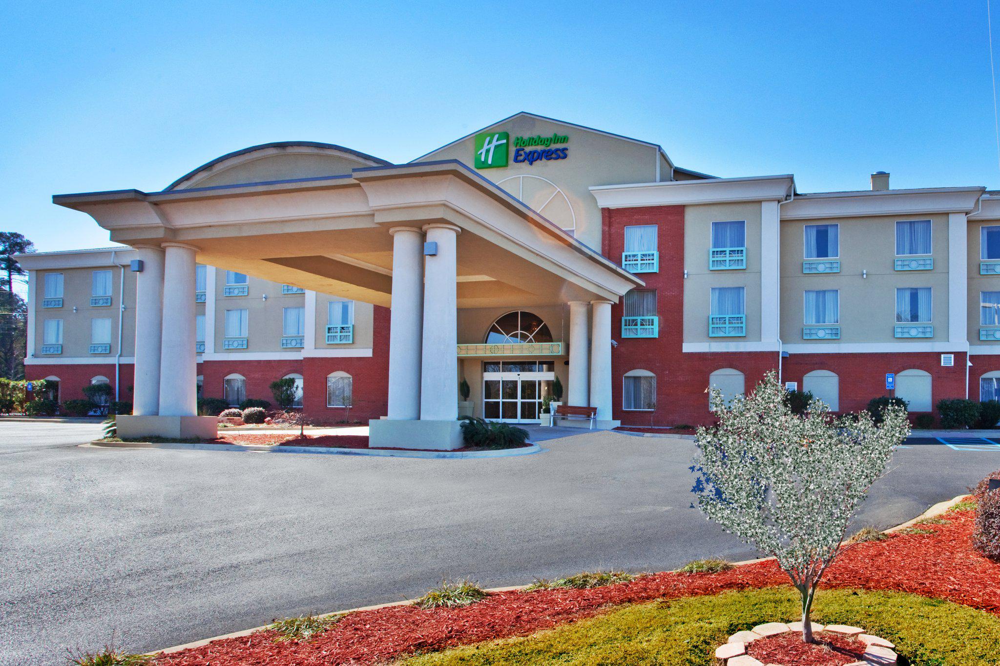 Holiday Inn Express & Suites Thomasville Photo