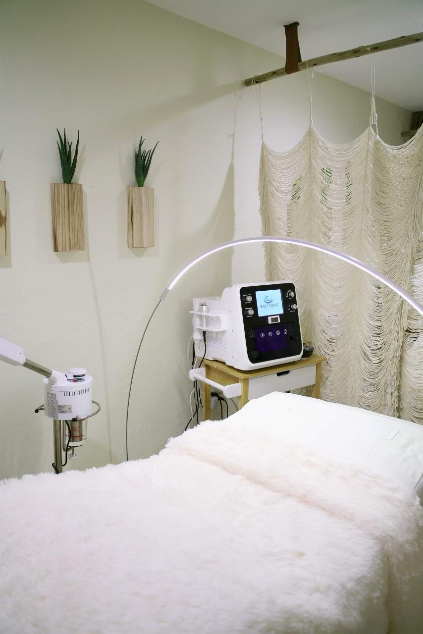 Skinkind Facial Retreat Image