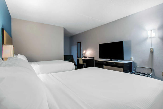 Images Clarion Inn & Suites