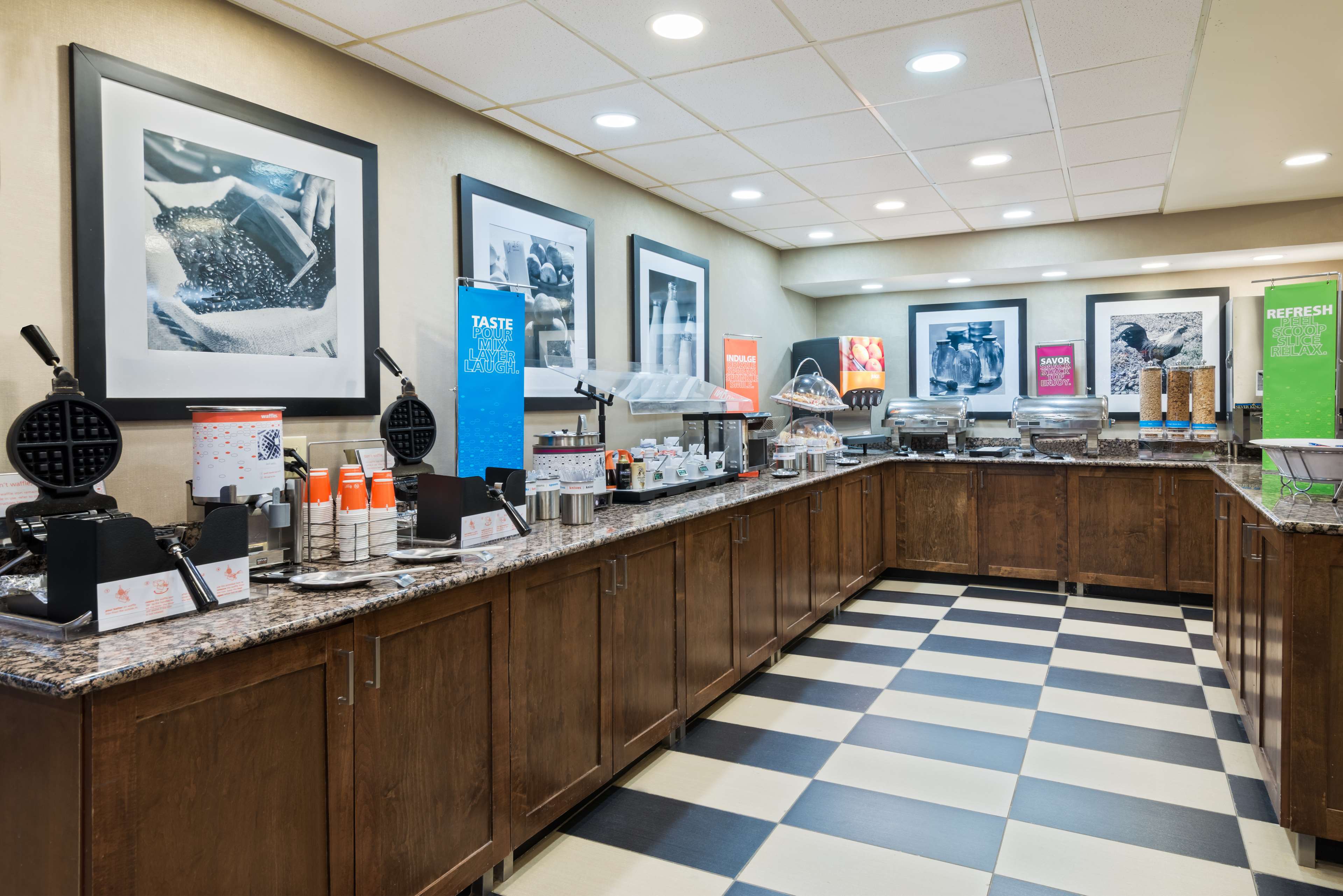 Hampton Inn Charlotte-University Place Photo