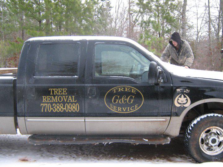 G &amp; G Tree Service of Milwaukee Logo