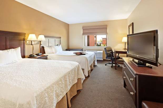 Images Hampton Inn & Suites Omaha-Downtown