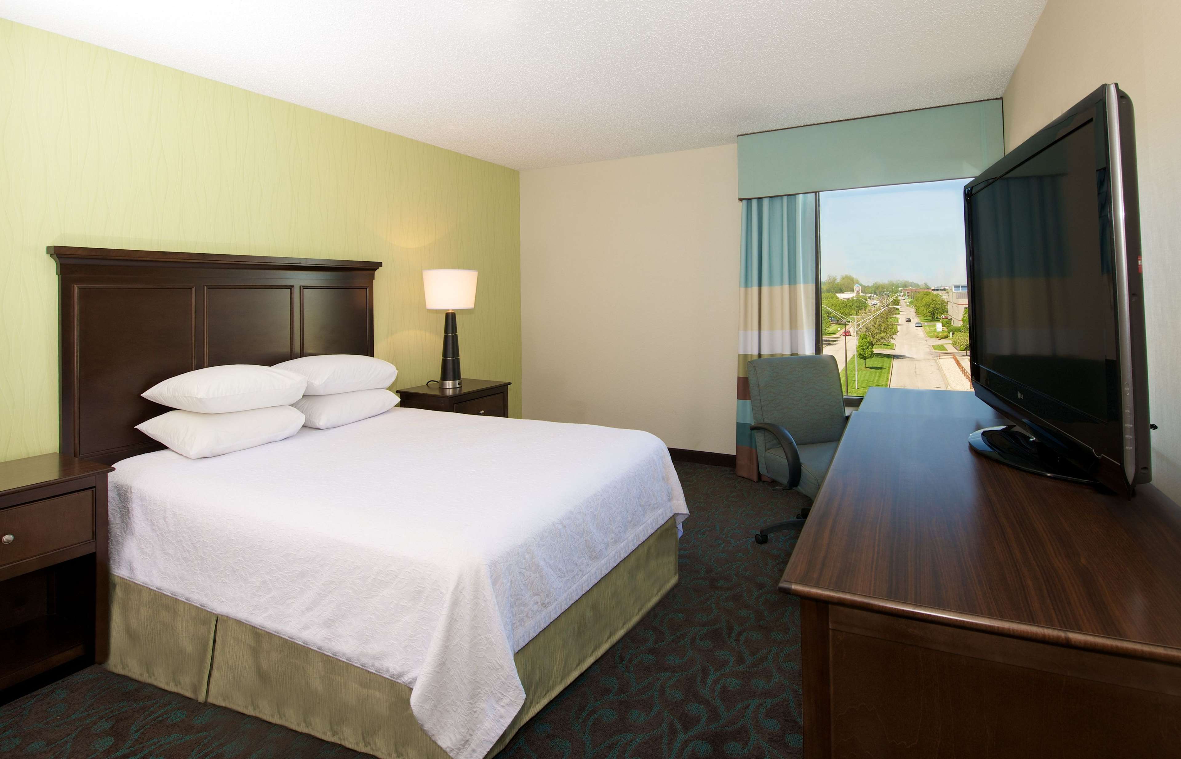 Hampton Inn Evansville Photo