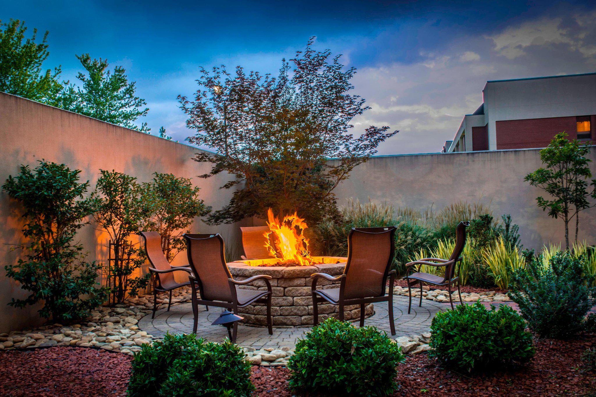 Courtyard by Marriott Greensboro Airport Photo