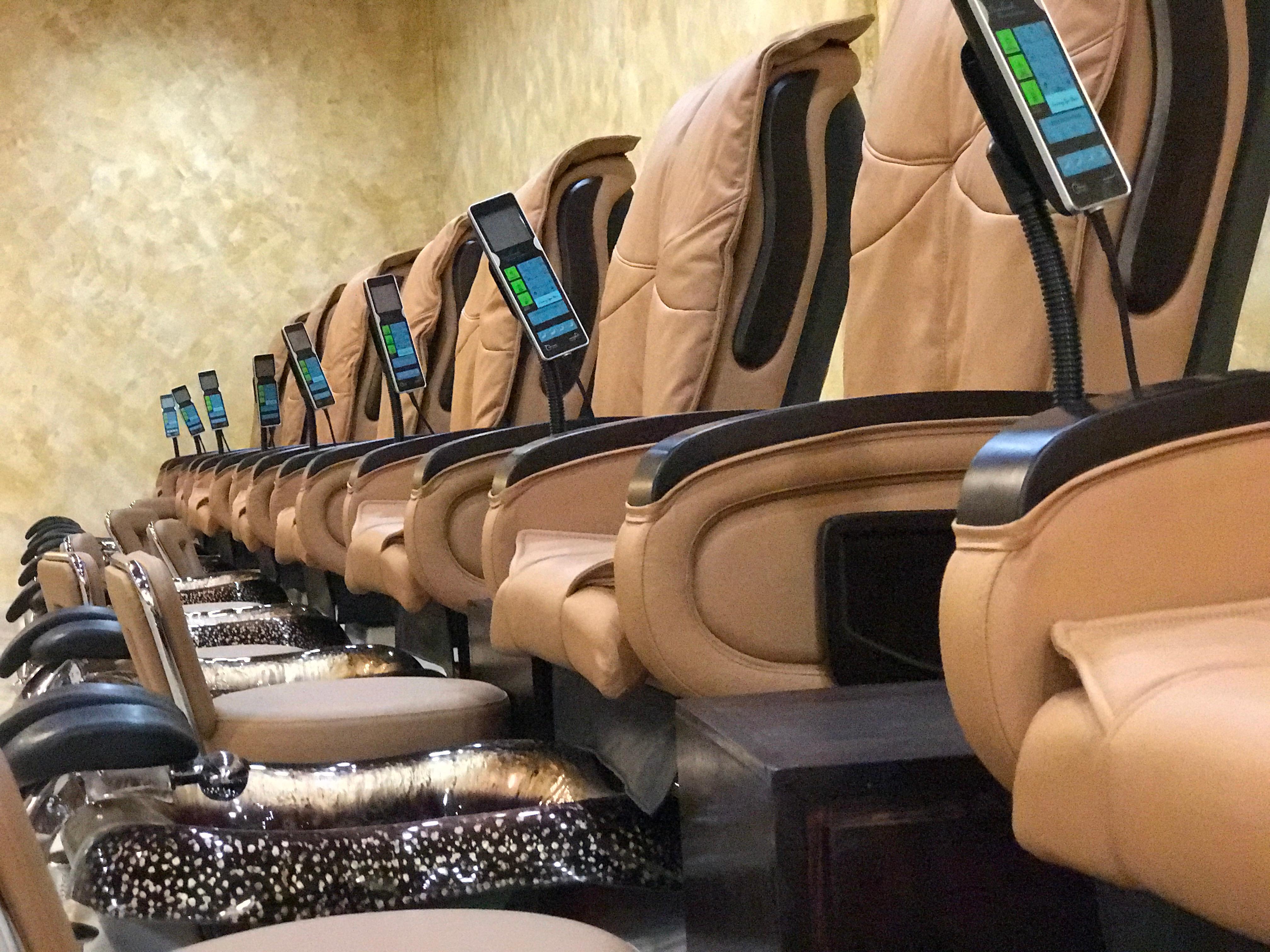 Caesars Nails &amp; Day Spa Logo