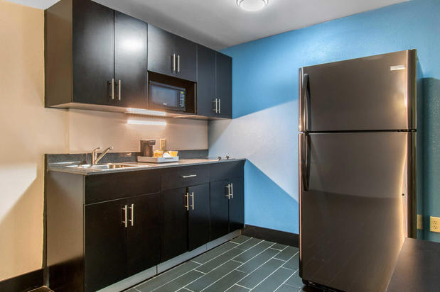 Images Clarion Inn & Suites