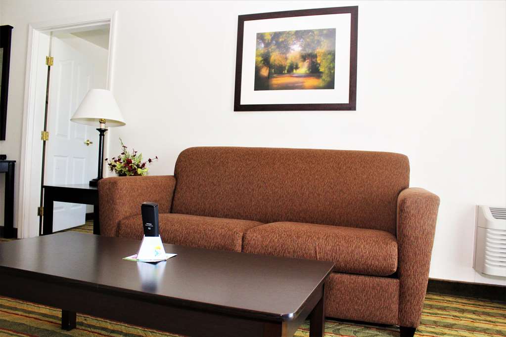 Best Western Visalia Hotel Image
