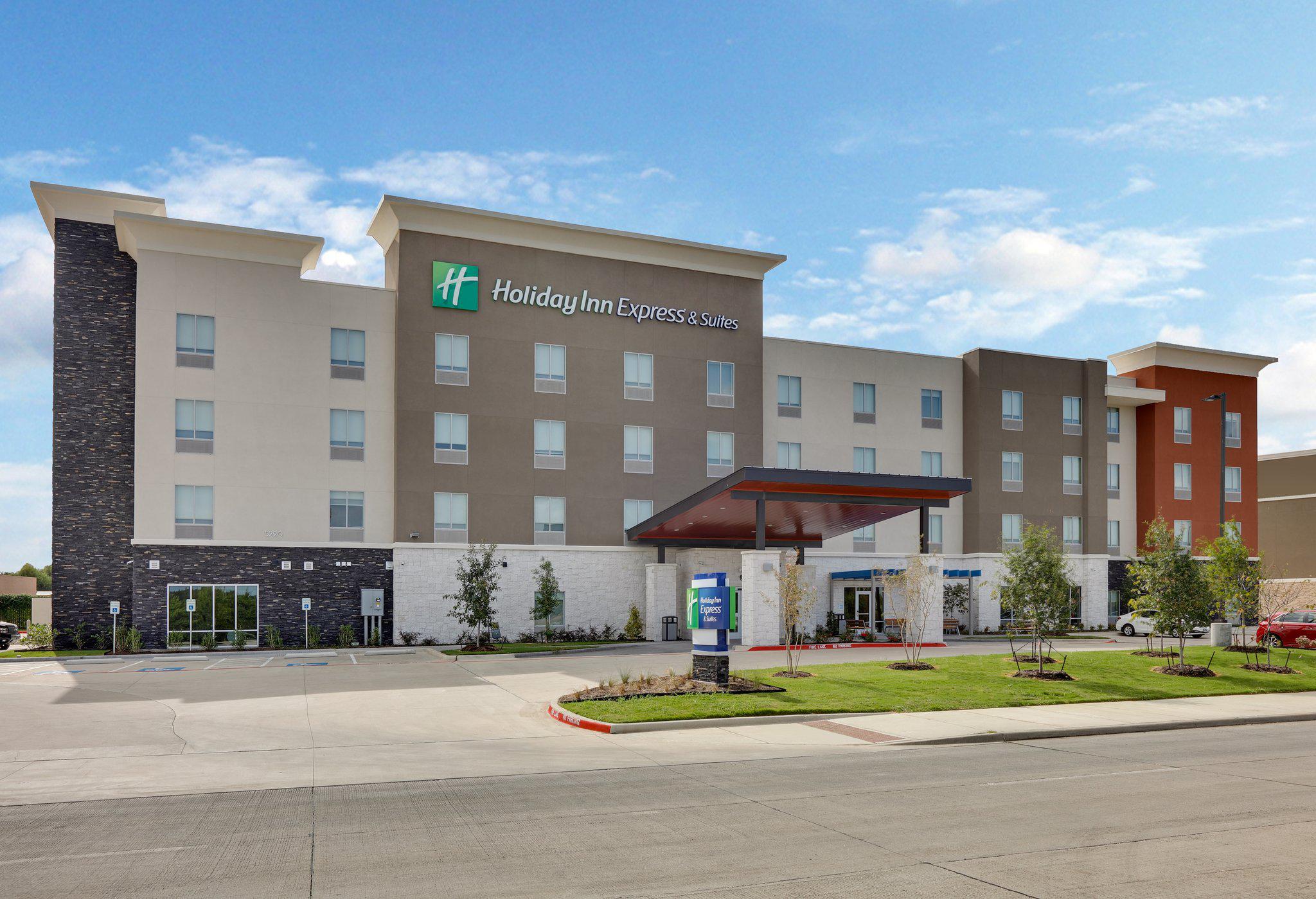 Holiday Inn Express & Suites Plano - the Colony Photo