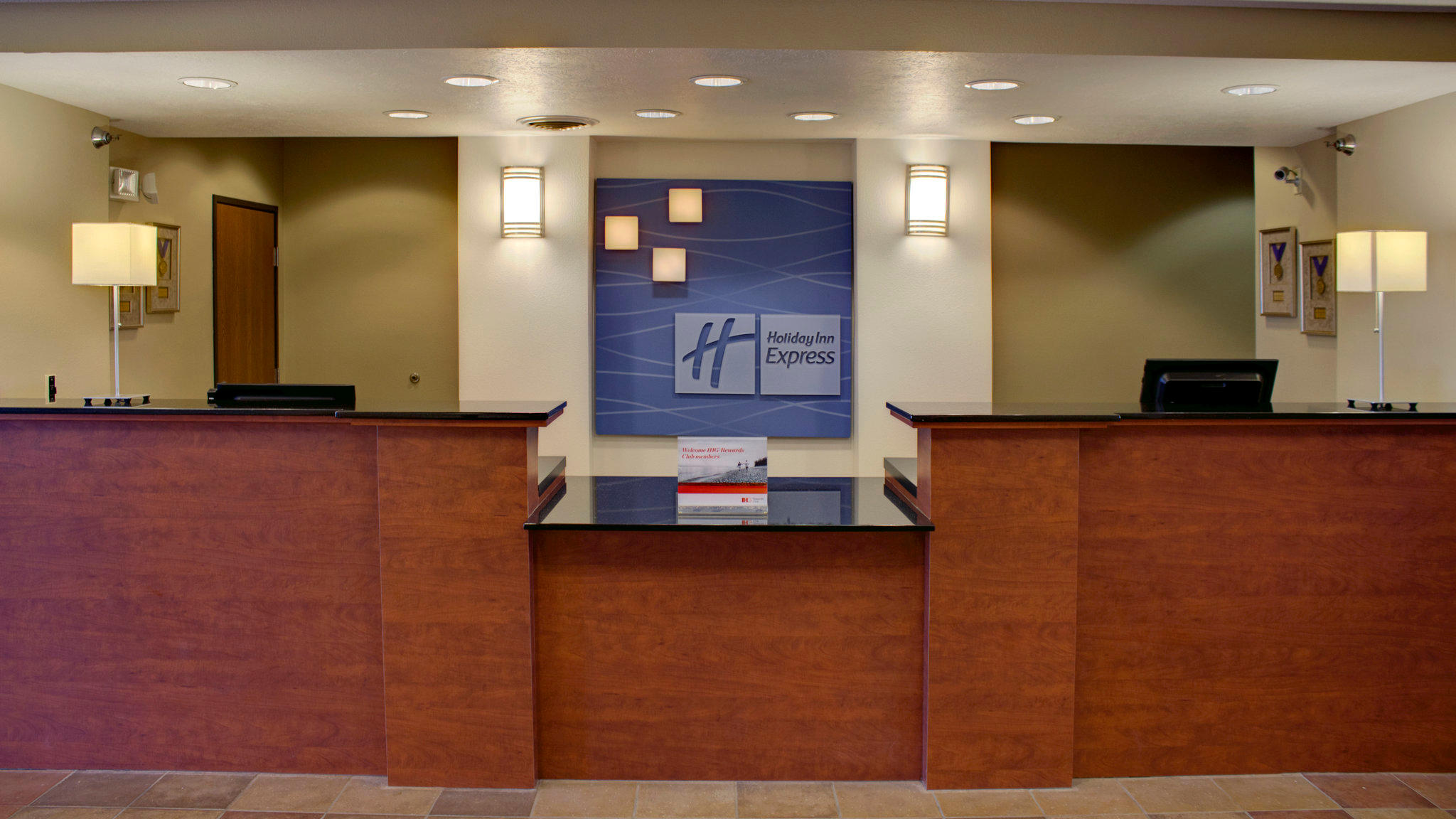 Holiday Inn Express & Suites Sioux Center Photo