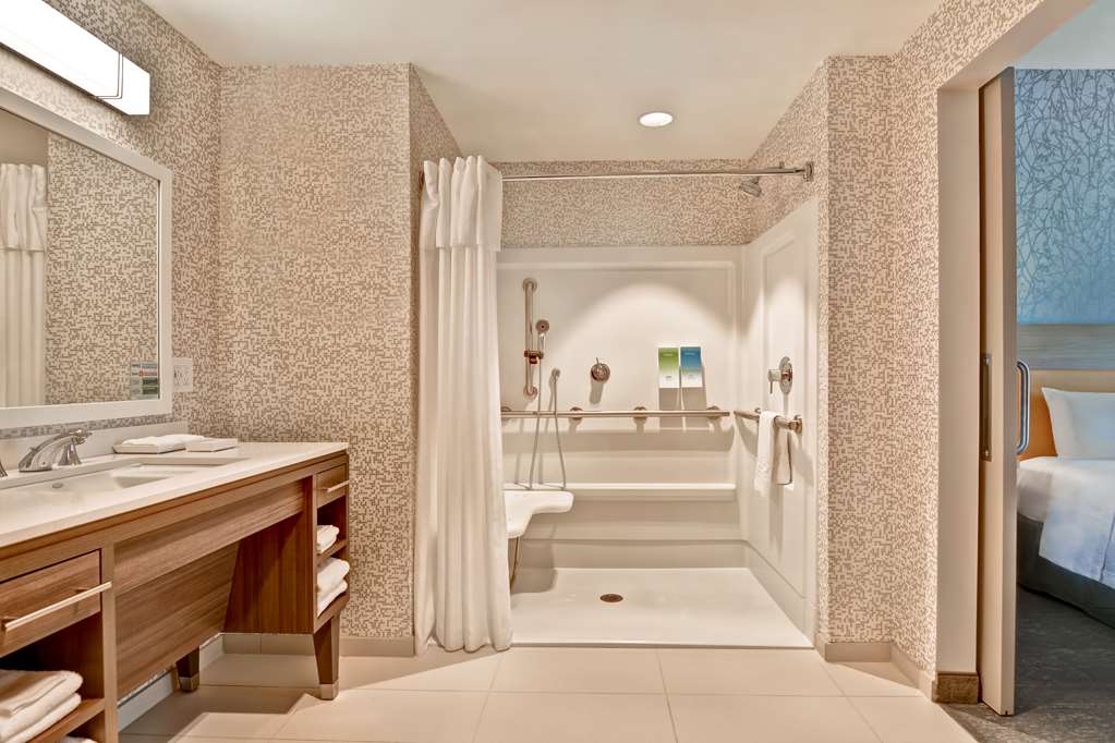 Home2 Suites by Hilton Naples I-75 Pine Ridge Road Image