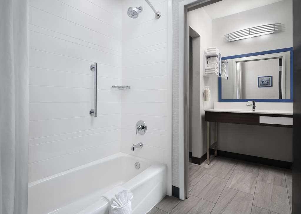 Hampton Inn & Suites Dallas-DFW ARPT W-SH 183 Hurst Image