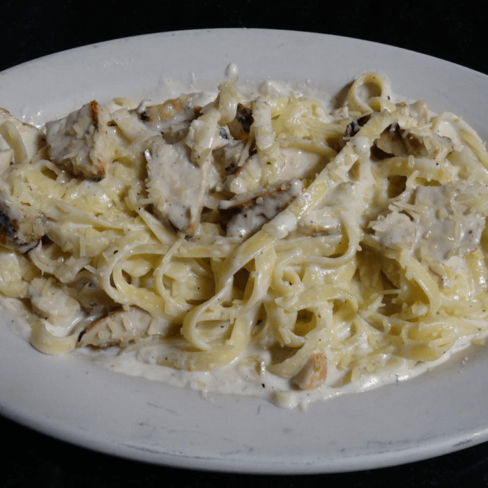 Chicken Alfredo pasta