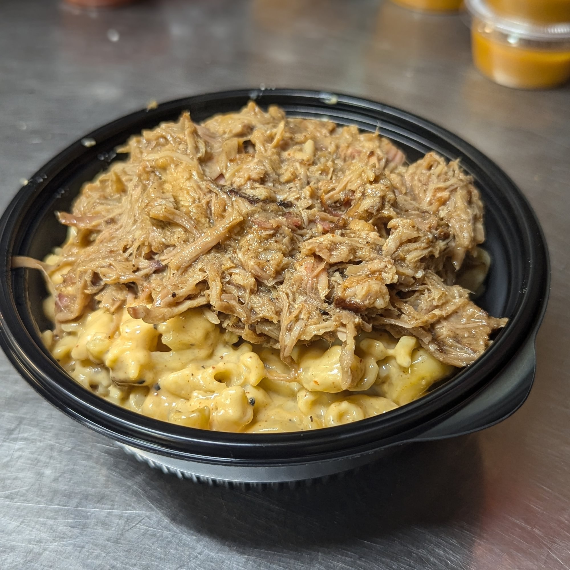 Mac Bowl with Pulled Pork