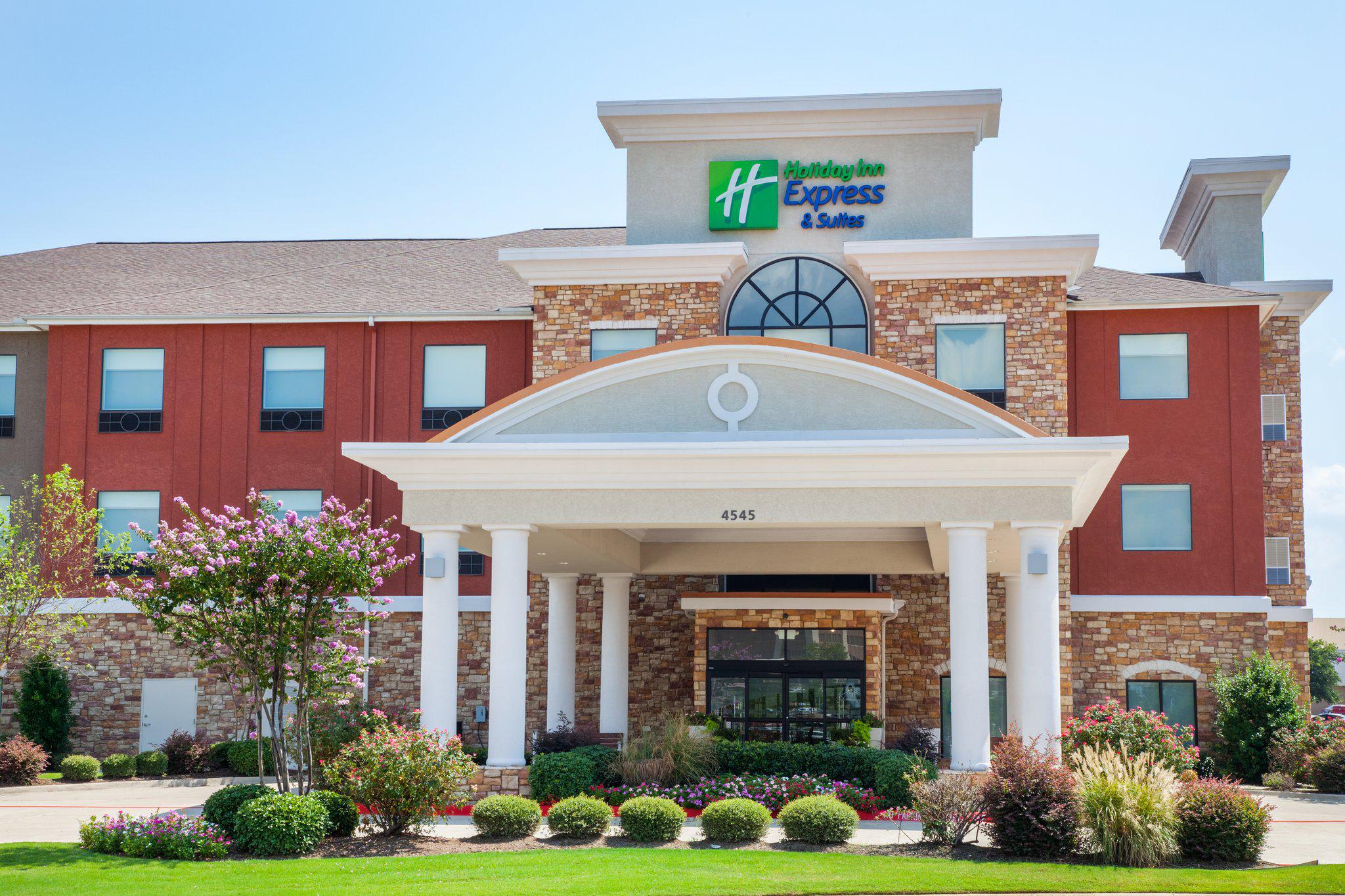 Holiday Inn Express & Suites Texarkana Photo