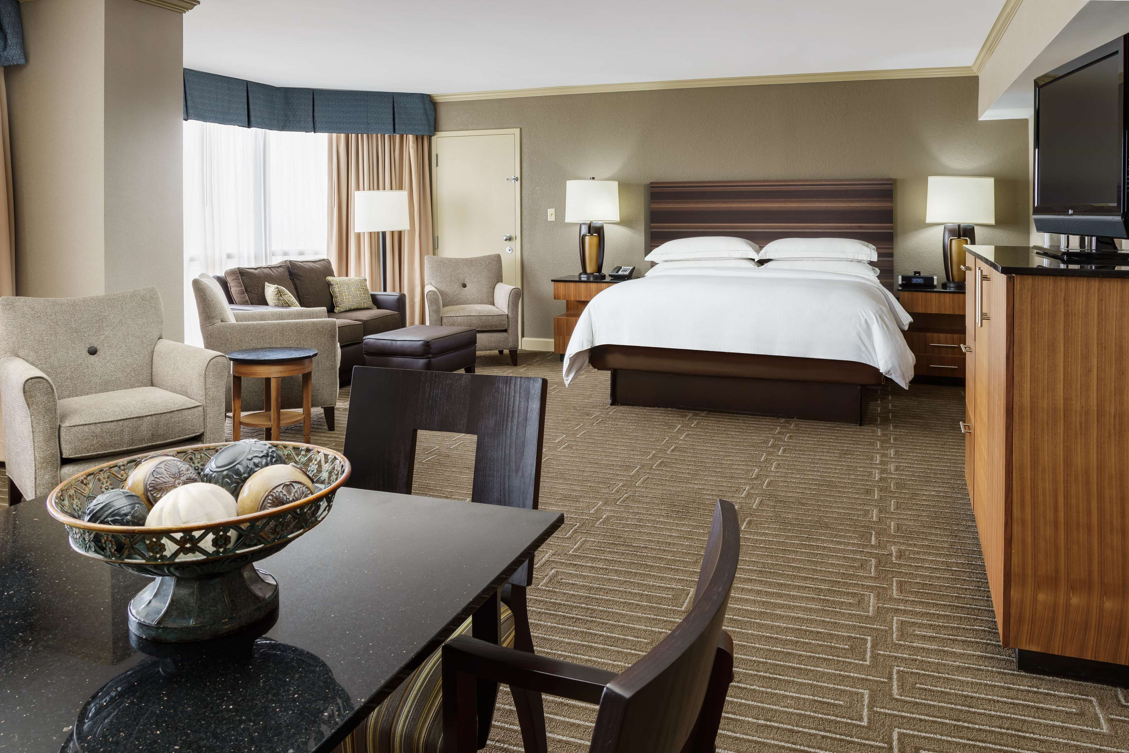 Hilton Charlotte University Place Photo