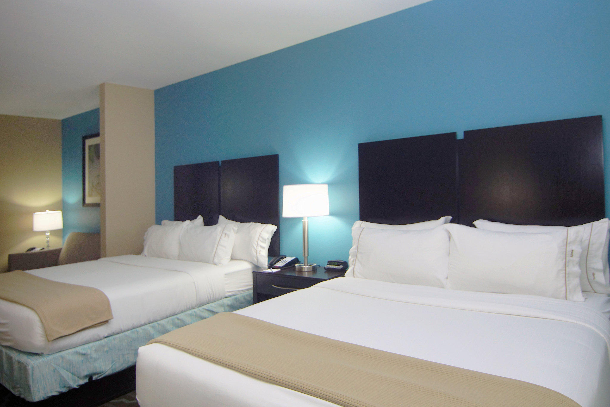 Holiday Inn Express & Suites Cuero Photo