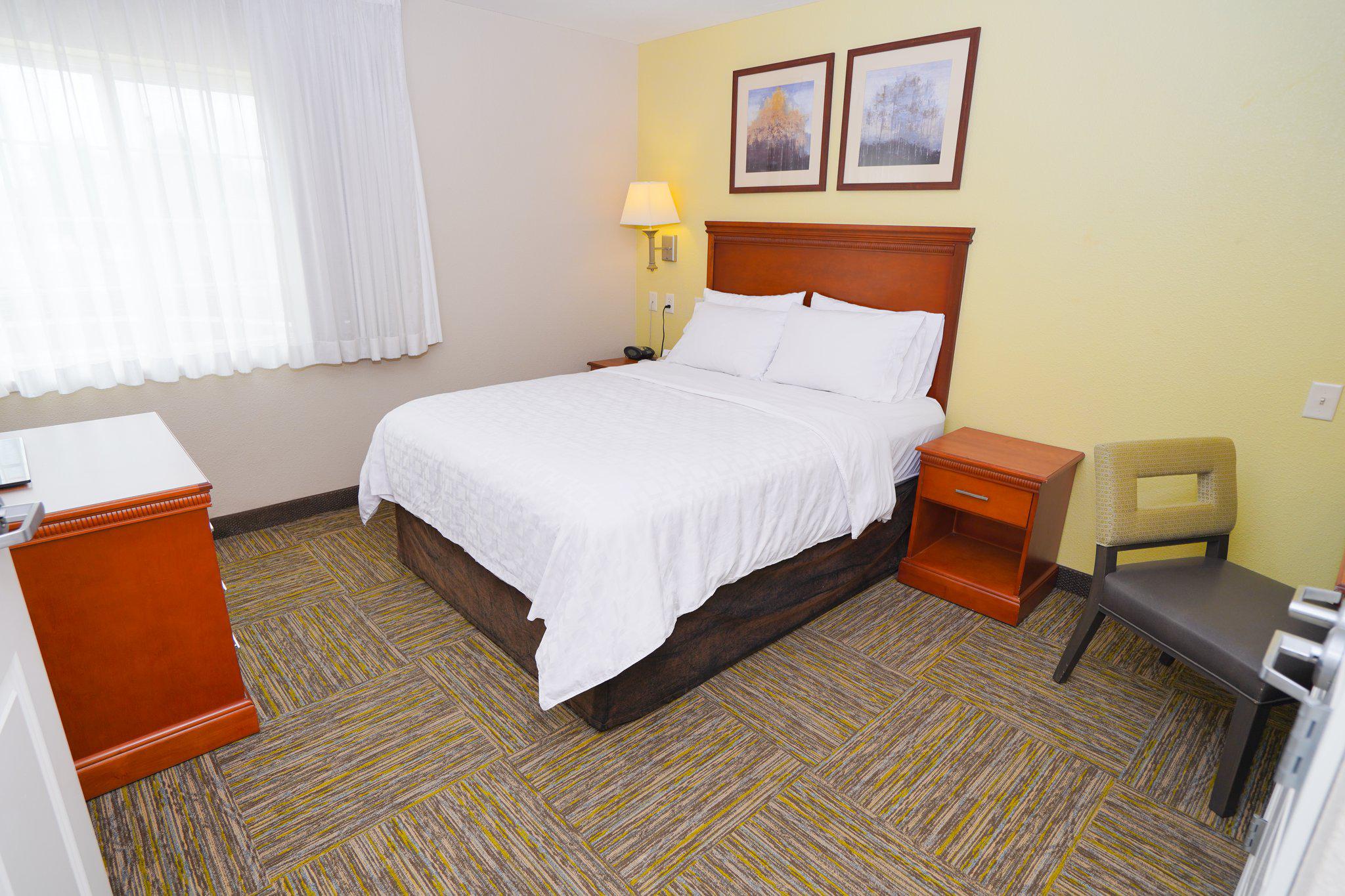 Candlewood Suites Boise - Towne Square Photo