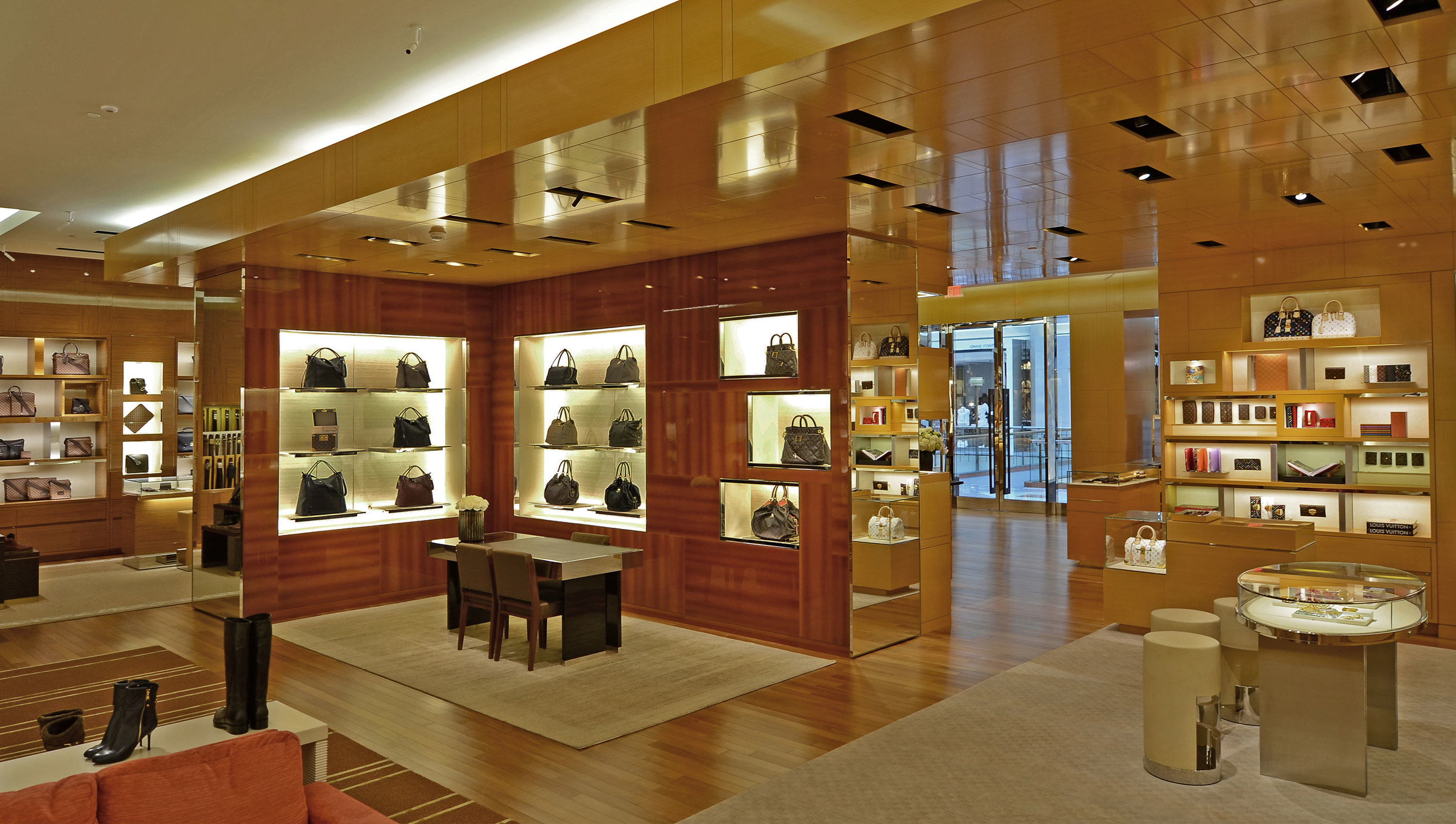 Louis Vuitton McLean Tysons Corner Bloomingdale's, 8100 Tysons Corner  Center, 2nd floor, 2nd floor, McLean, VA, Clothing Retail - MapQuest