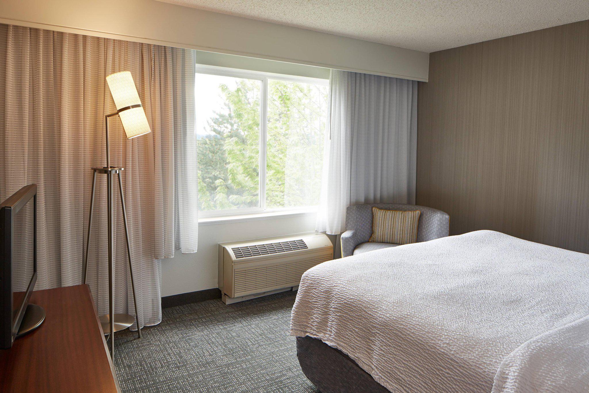 Courtyard by Marriott Portland Southeast/Clackamas Photo