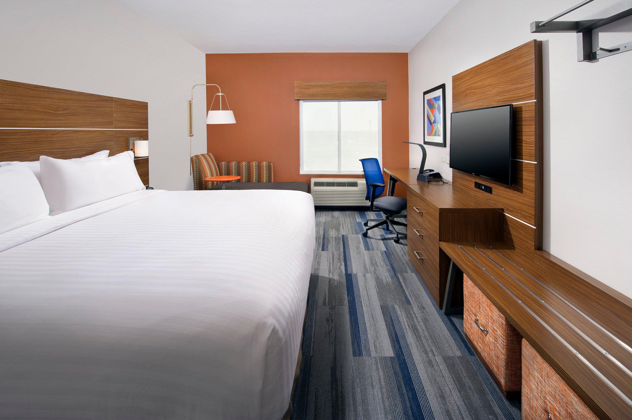 Holiday Inn Express & Suites New Braunfels Photo