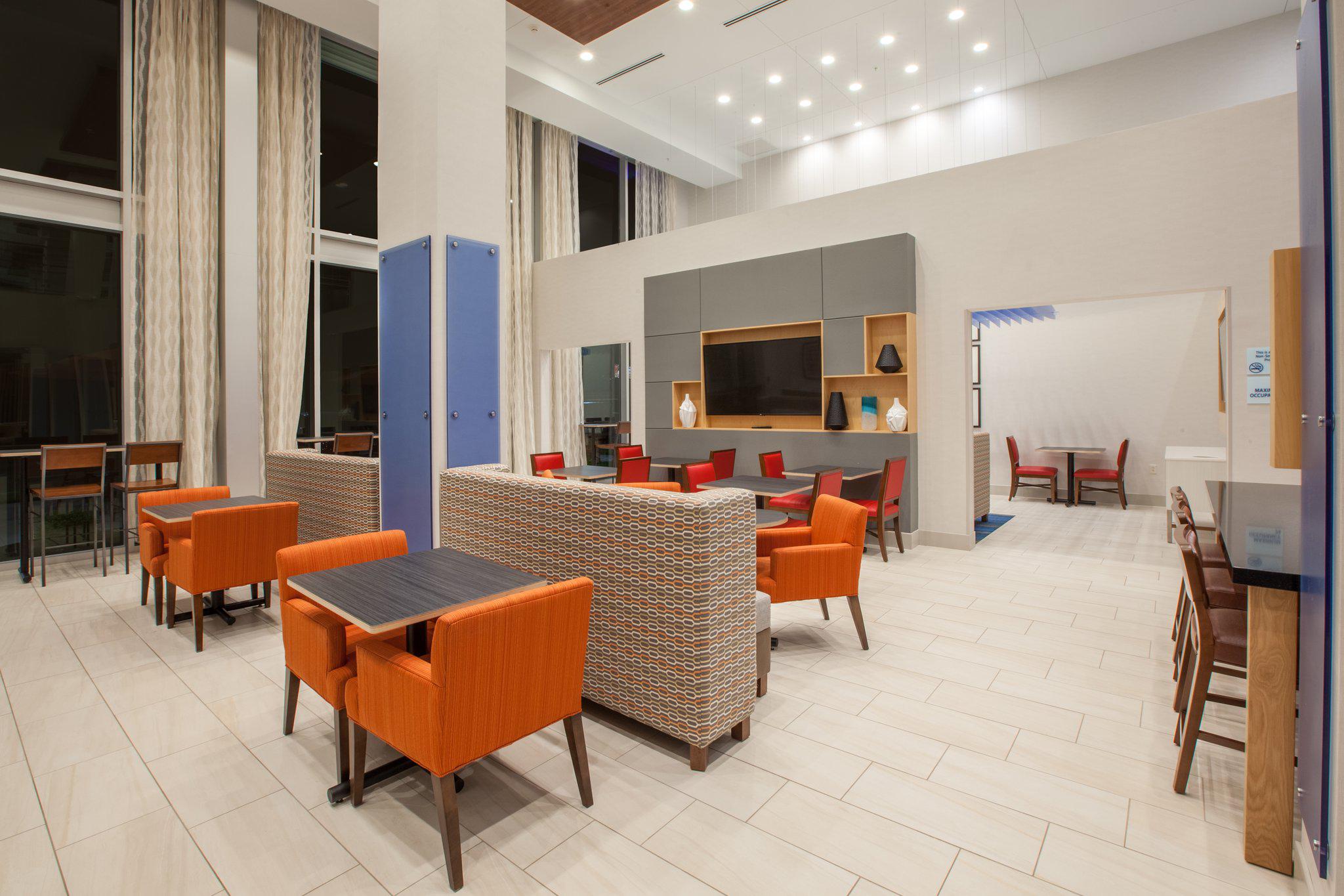 Holiday Inn Express & Suites Indianapolis NE - Noblesville Photo